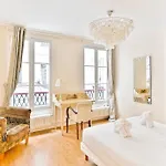 Grand Prestigieux Et A *