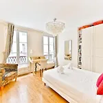 Grand Prestigieux Et A *
