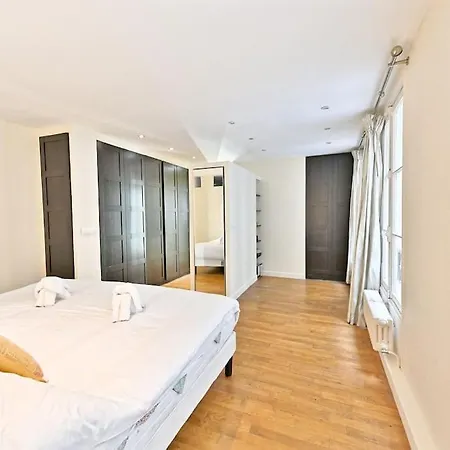 Grand Prestigieux Et à * Paris