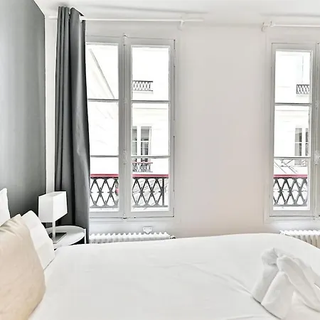 Grand Prestigieux Et à *