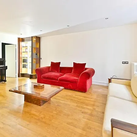 Appartement Grand Prestigieux Et à *