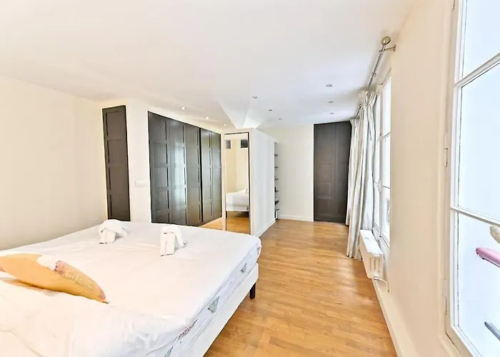 Grand Prestigieux Et à * Paris